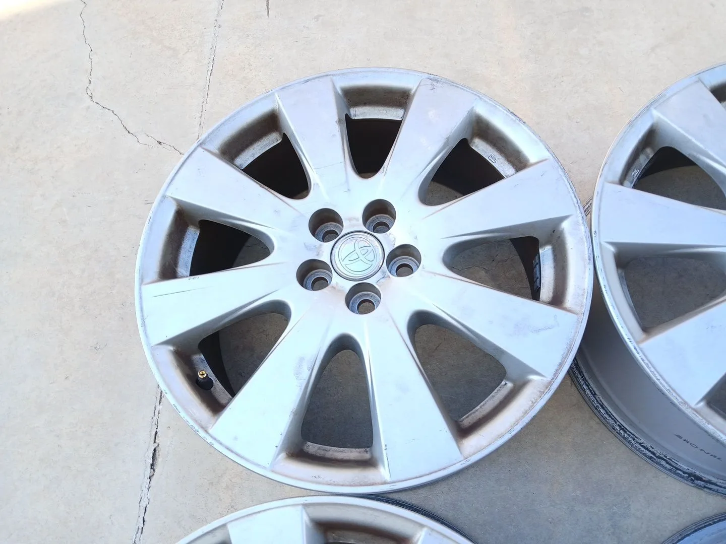 Juego Llantas para Toyota Avensis Sedan (_T25_)