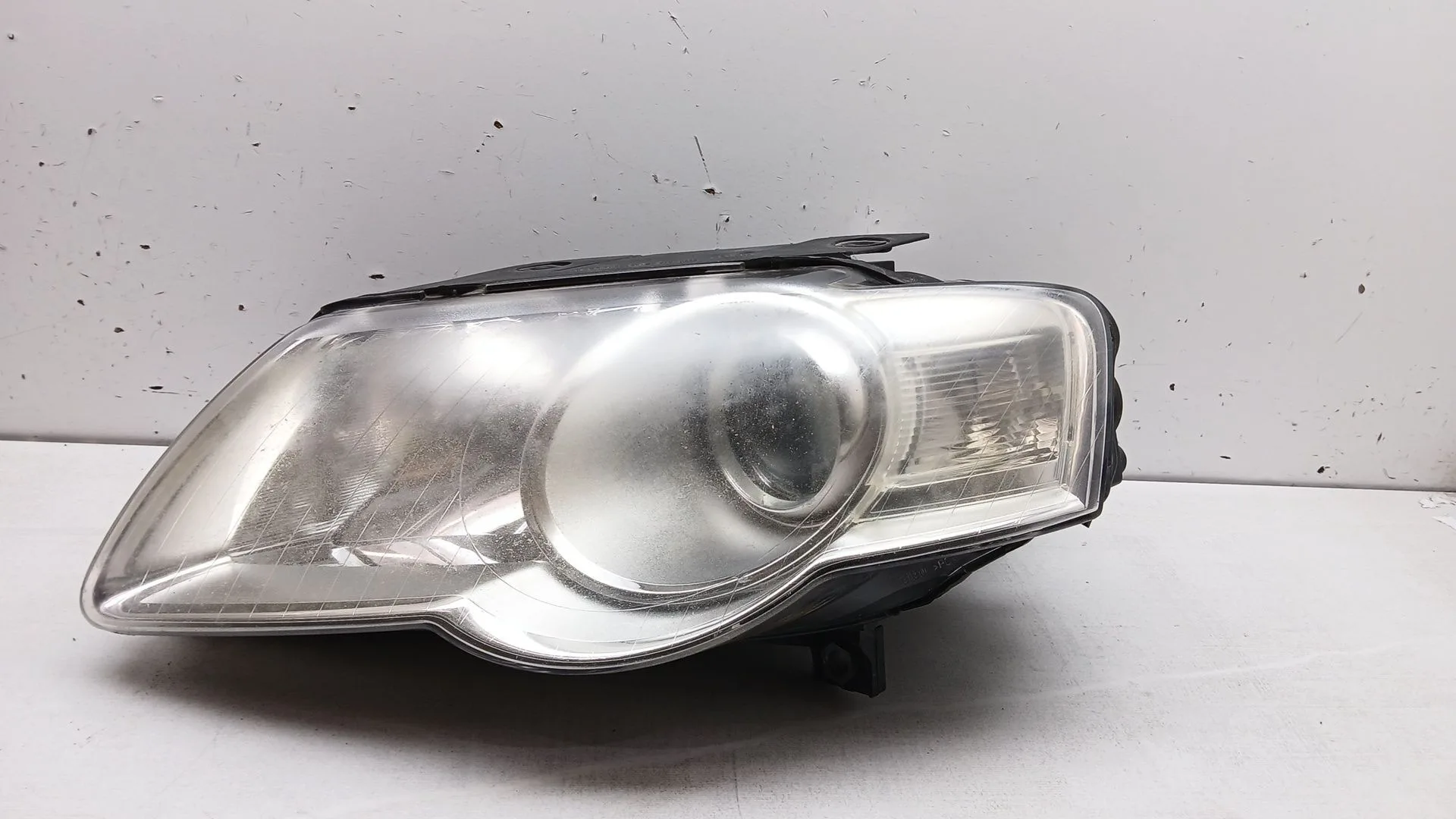 Faro Izquierdo para Volkswagen Passat B6 (3C2)