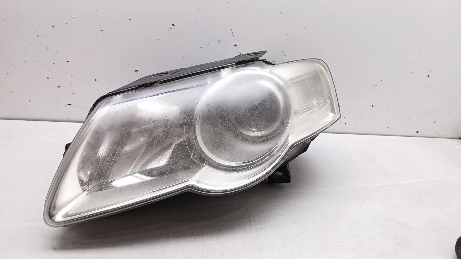 Faro Izquierdo para Volkswagen Passat B6 (3C2)