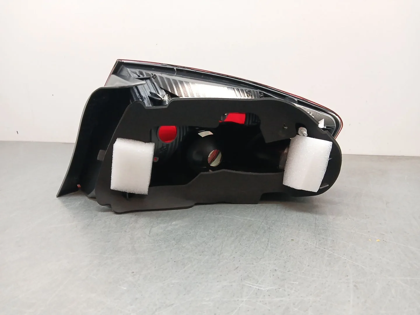 Piloto Trasero Izquierdo para Peugeot 407 (6D_)