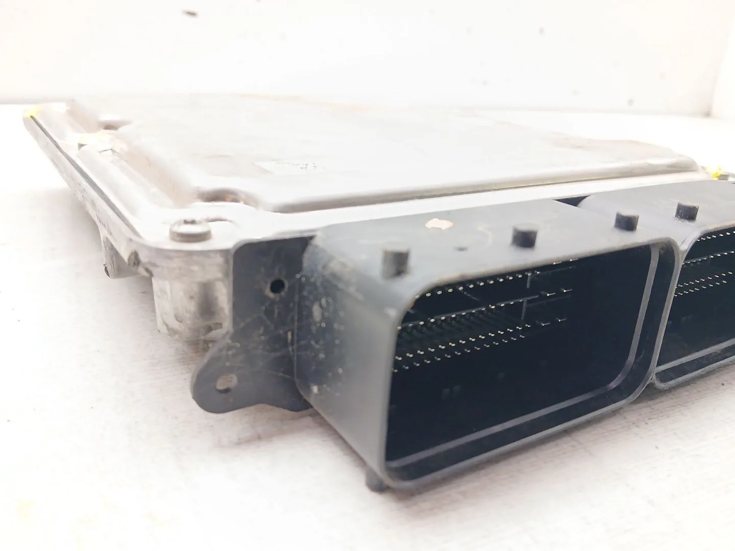 Centralita Motor Uce para Skoda Superb (3V3)