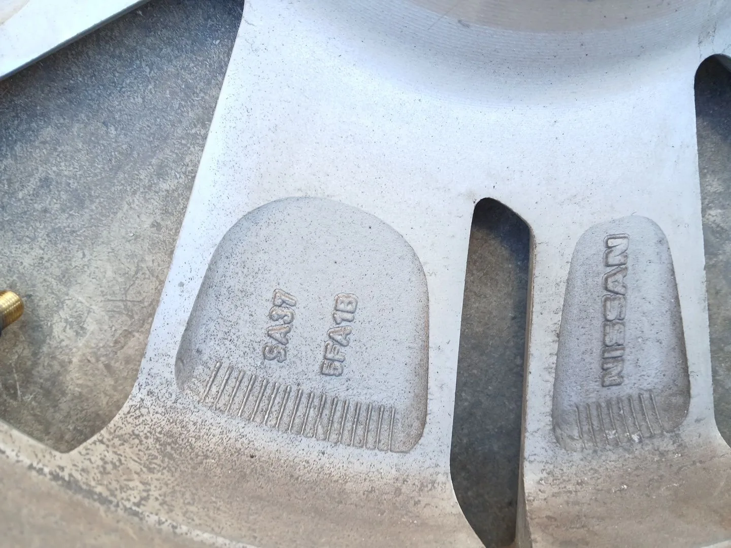 Llanta Trasera Izquierda para Nissan Micra V (K14)