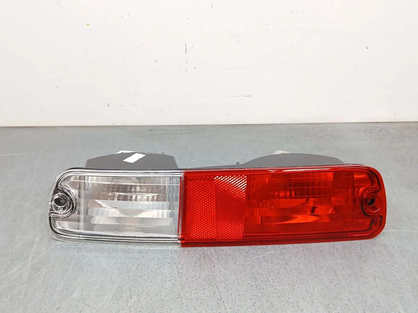 Piloto Trasero Derecho Paragolpes para Mitsubishi Montero (V60/V70)