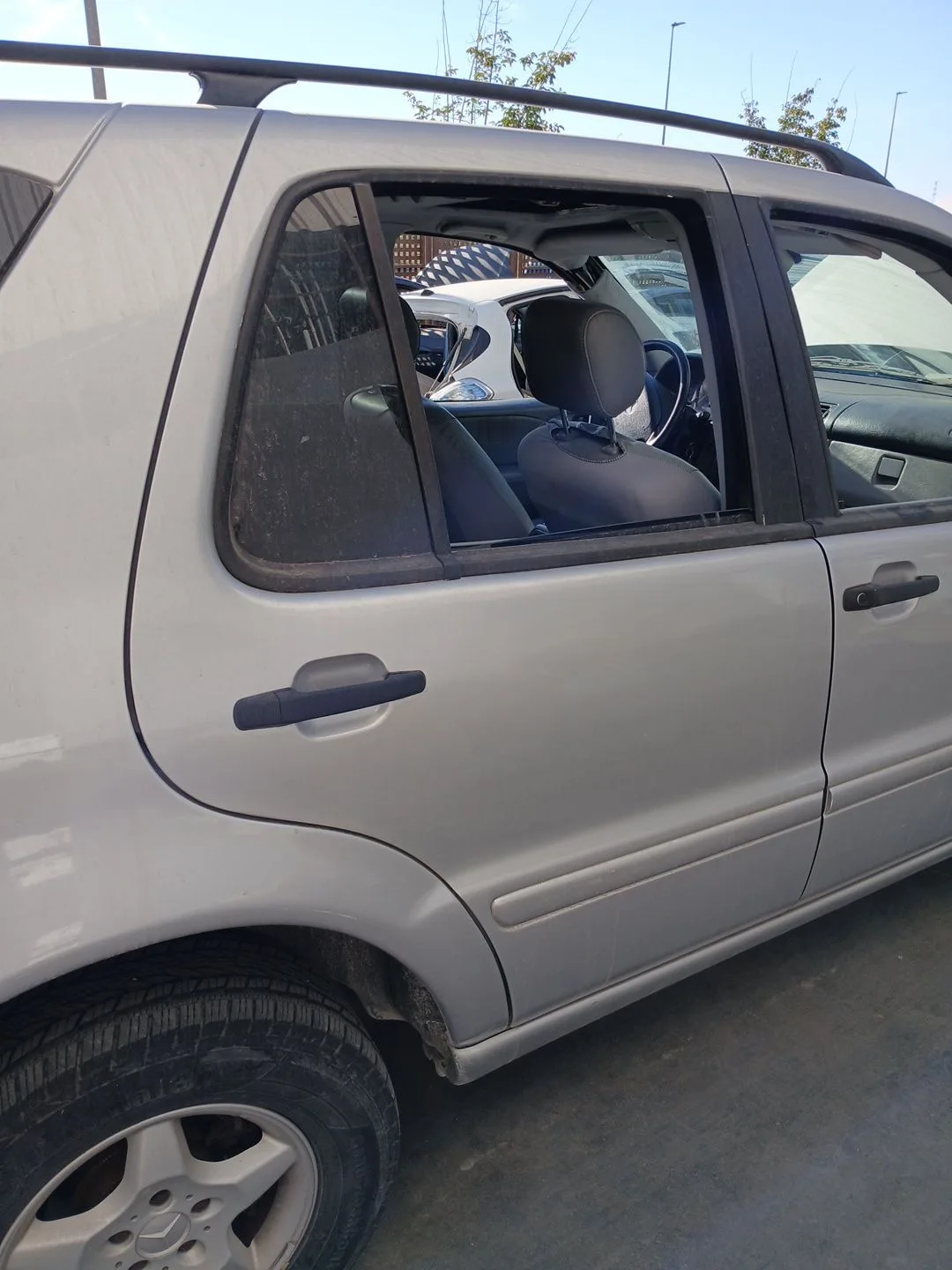 Puerta Trasera Derecha para Mercedes-Benz Clase M (W163)