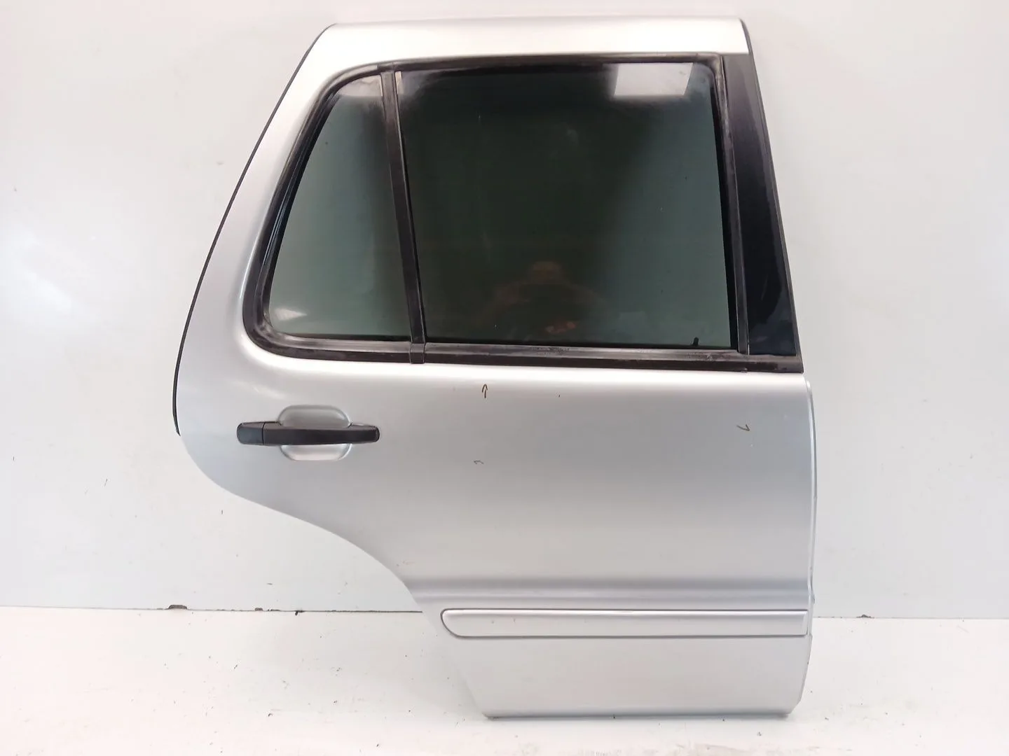 Puerta Trasera Derecha para Mercedes-Benz Clase M (W163)