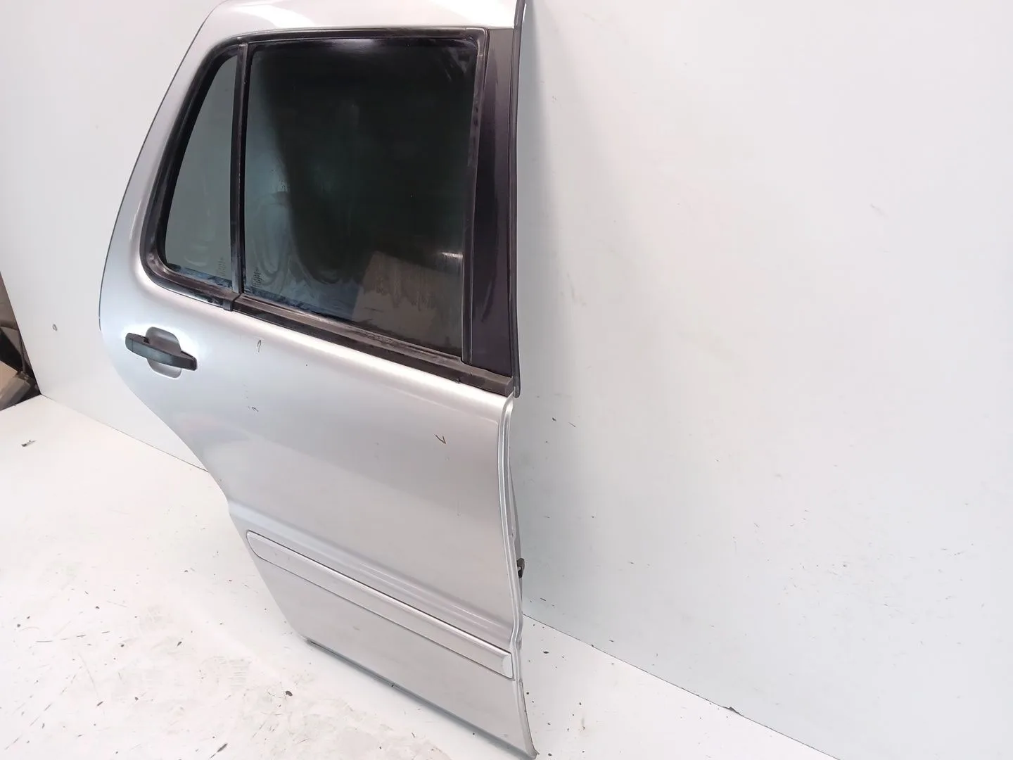Puerta Trasera Derecha para Mercedes-Benz Clase M (W163)