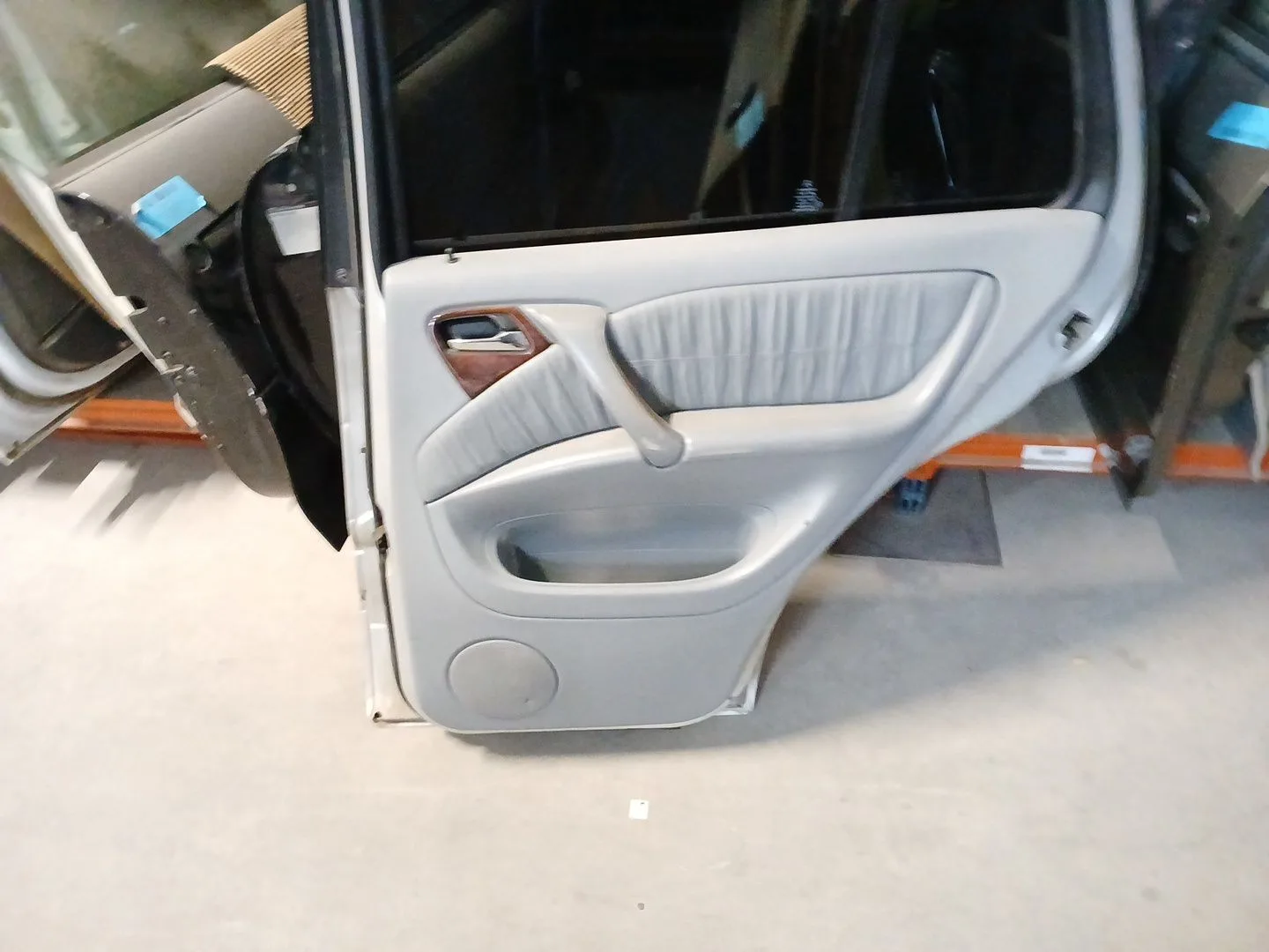 Puerta Trasera Derecha para Mercedes-Benz Clase M (W163)