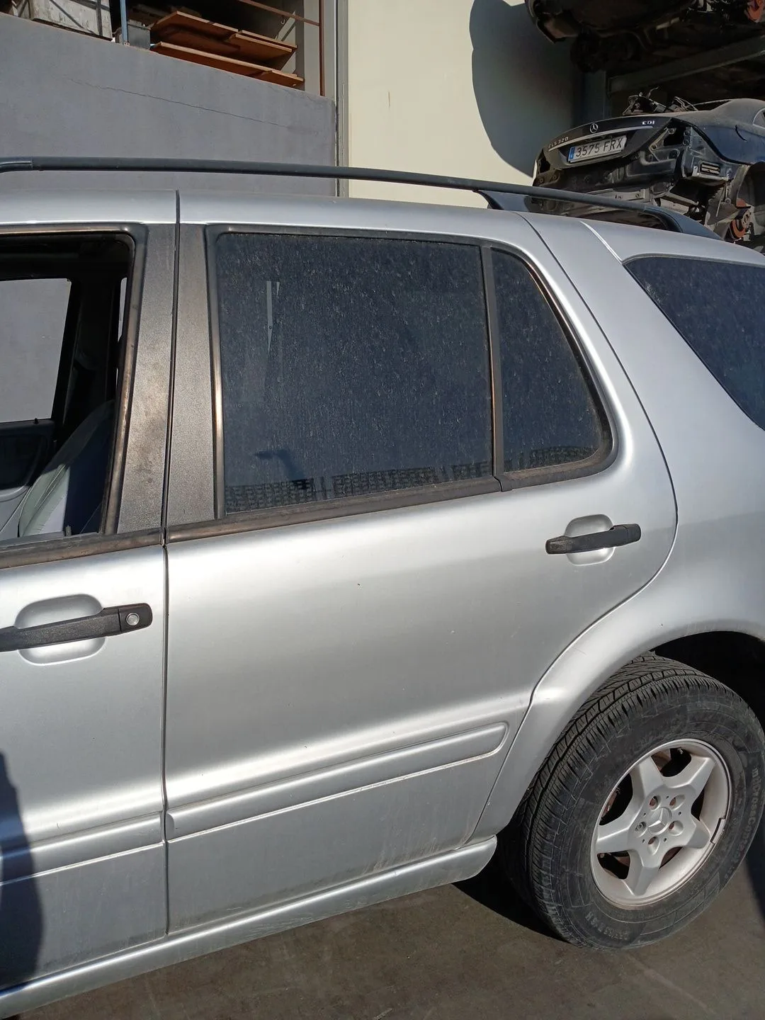 Puerta Trasera Izquierda para Mercedes-Benz Clase M (W163)
