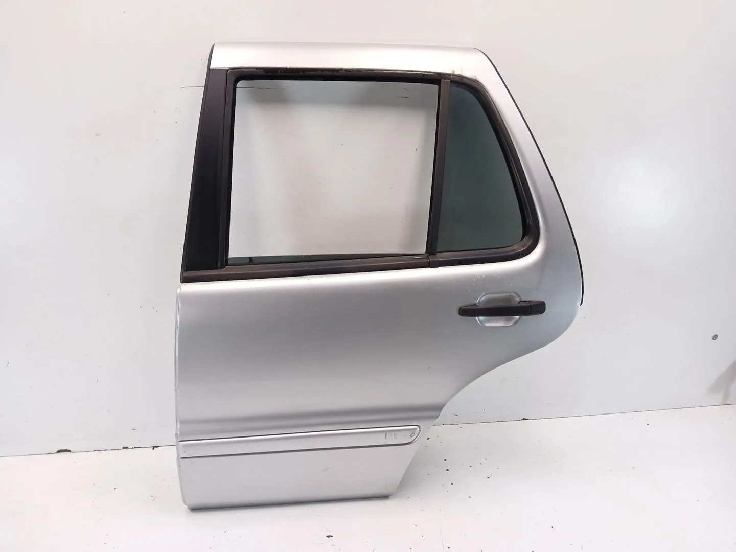 Puerta Trasera Izquierda para Mercedes-Benz Clase M (W163)