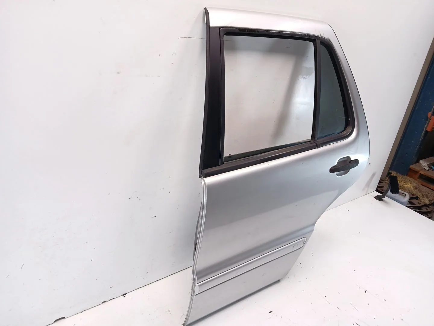 Puerta Trasera Izquierda para Mercedes-Benz Clase M (W163)