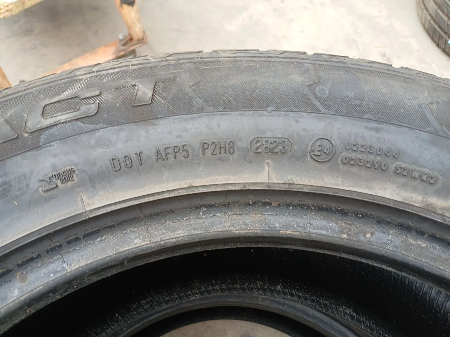 Neumatico para Porsche Cayenne (9Pa)