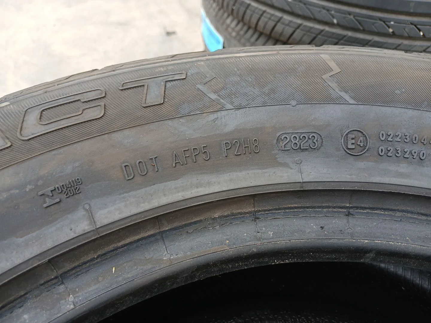 Neumatico para Porsche Cayenne (9Pa)