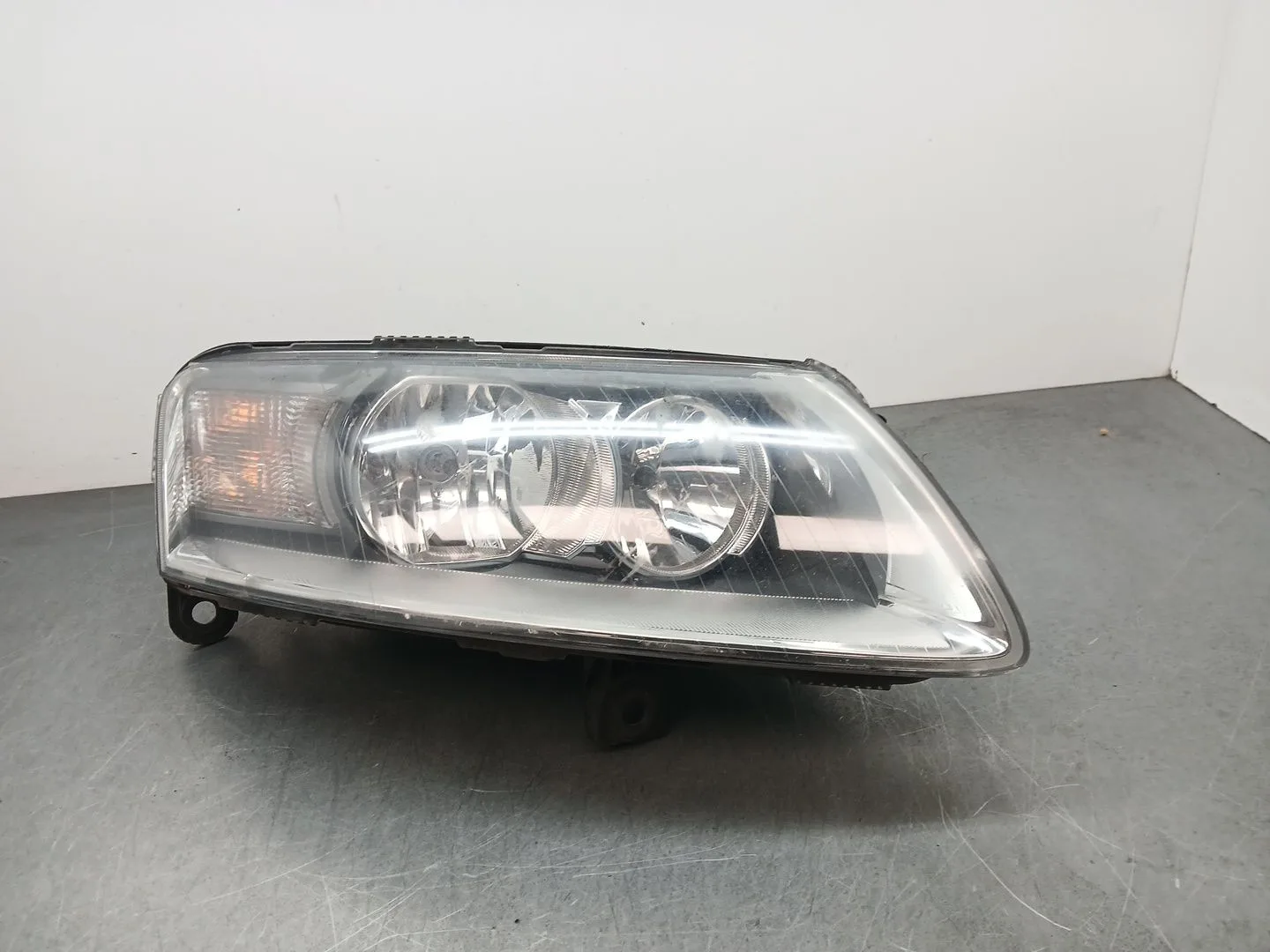 Faro Derecho para Audi A6 C6 (4F2)