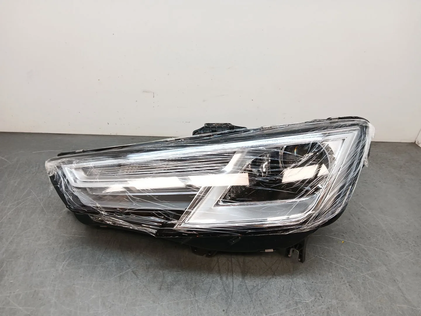 Faro Izquierdo para Audi A4 B9 (8W2, 8Wc)