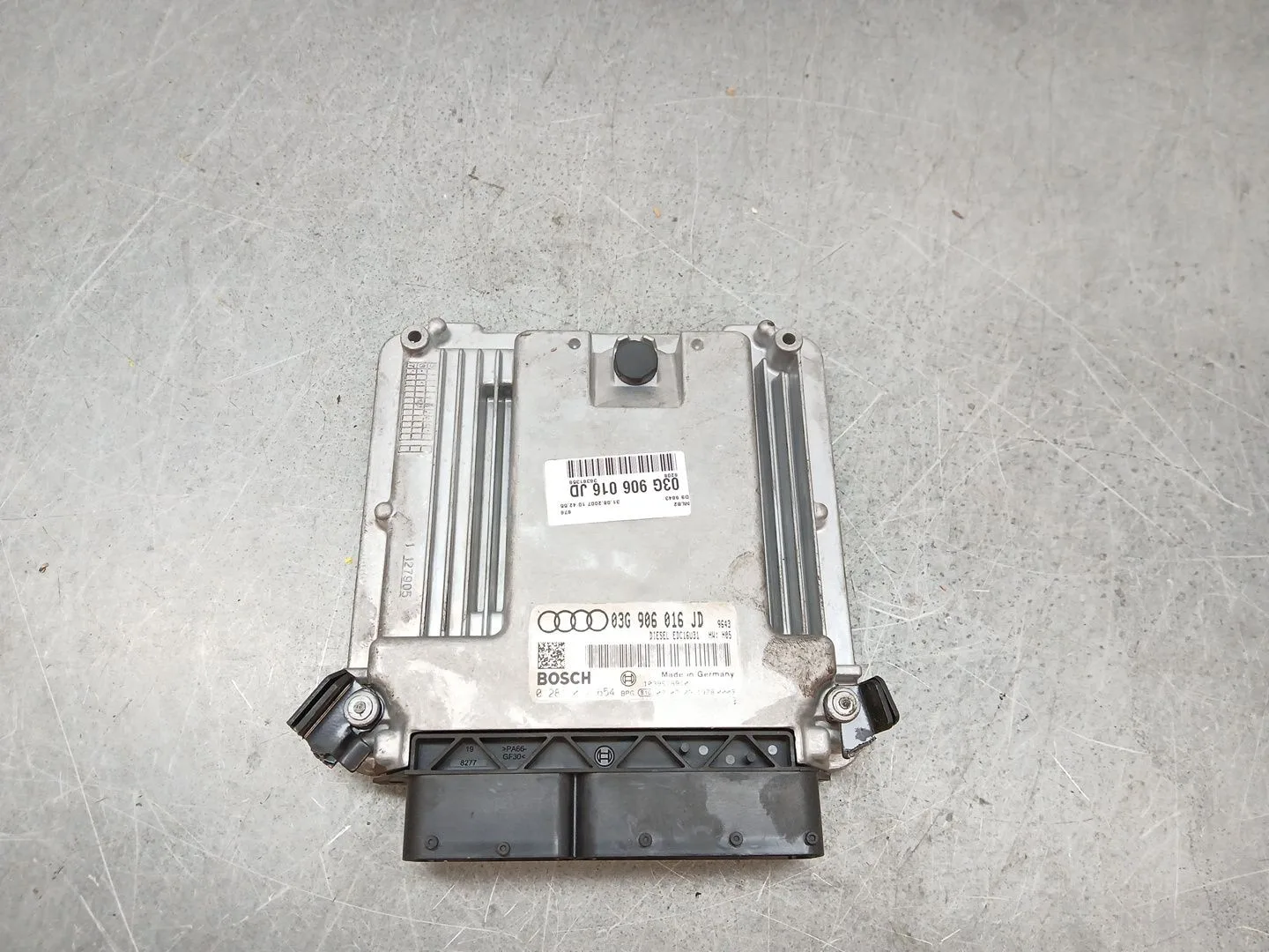 Centralita Motor Uce para Audi A4 B7 (8Ec)