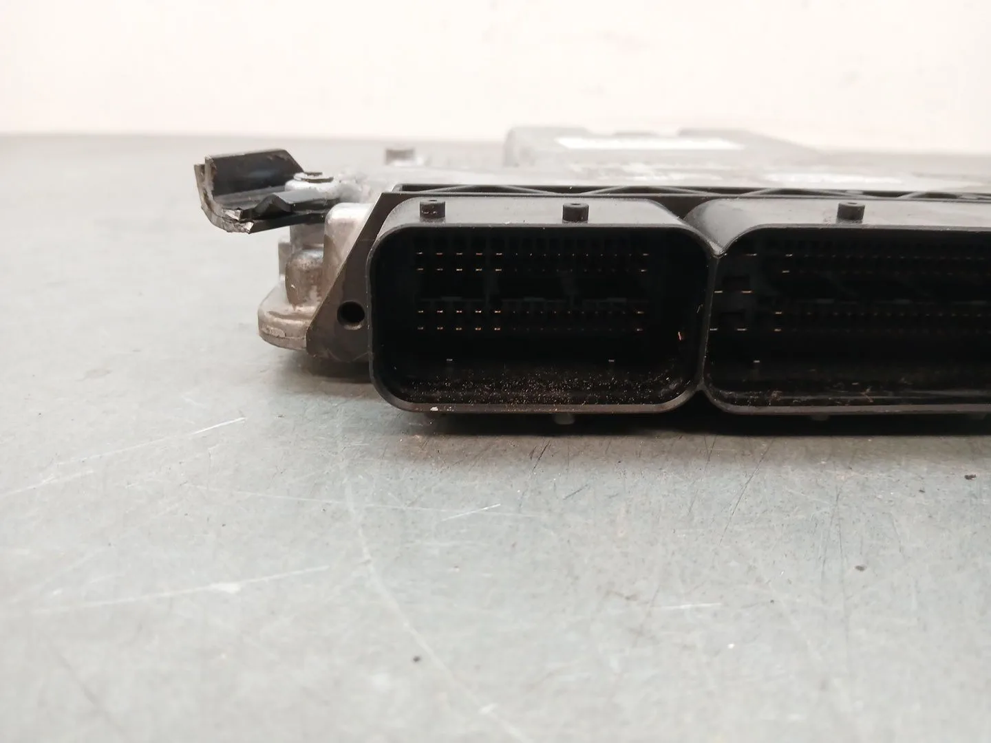 Centralita Motor Uce para Audi A4 B7 (8Ec)
