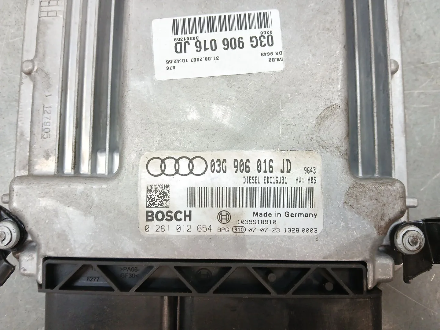 Centralita Motor Uce para Audi A4 B7 (8Ec)