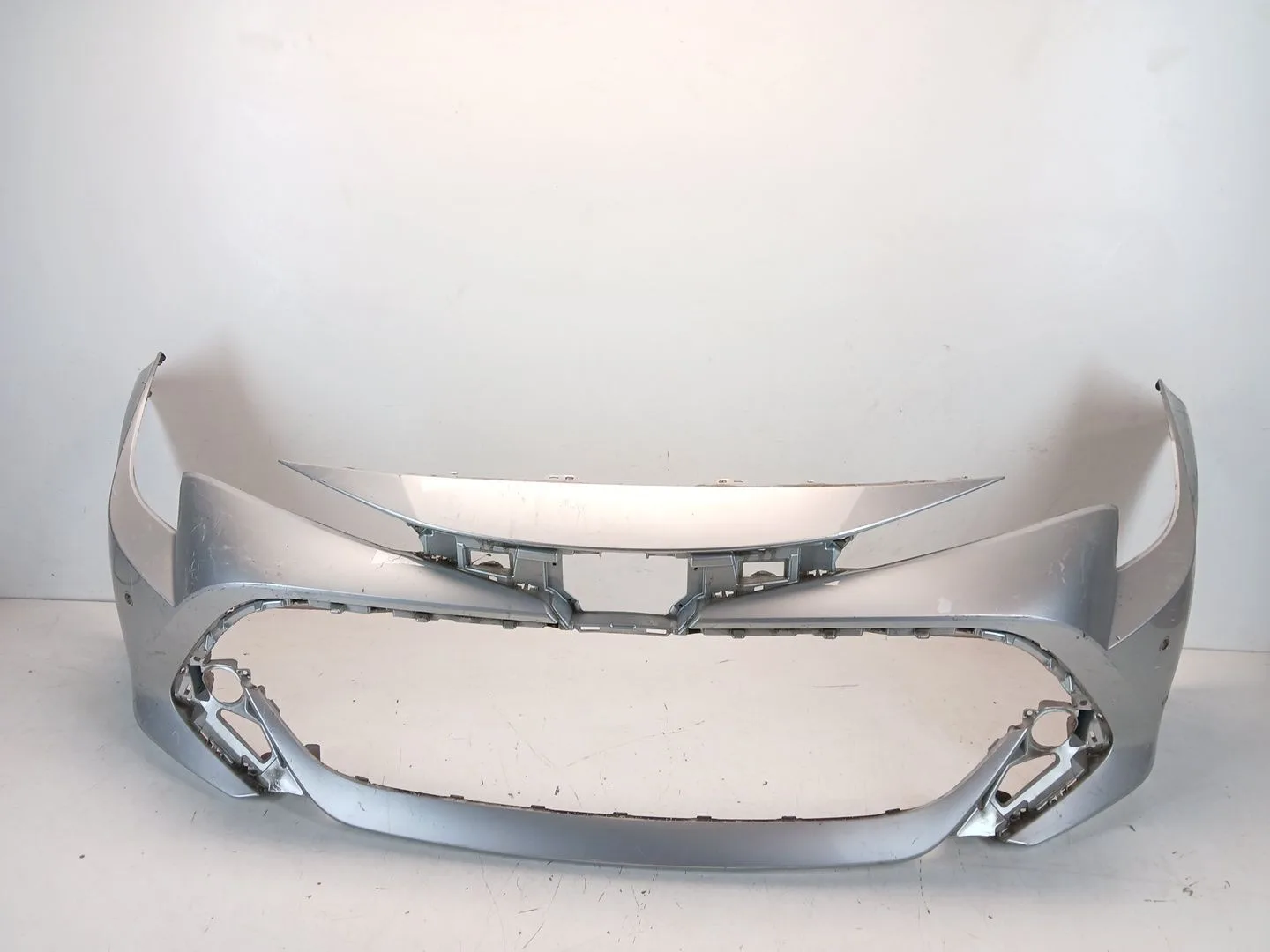 Paragolpes Delantero para Toyota Corolla (E21)
