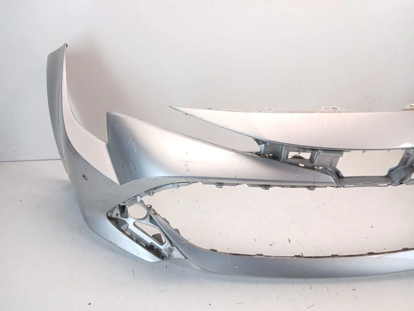 Paragolpes Delantero para Toyota Corolla (E21)