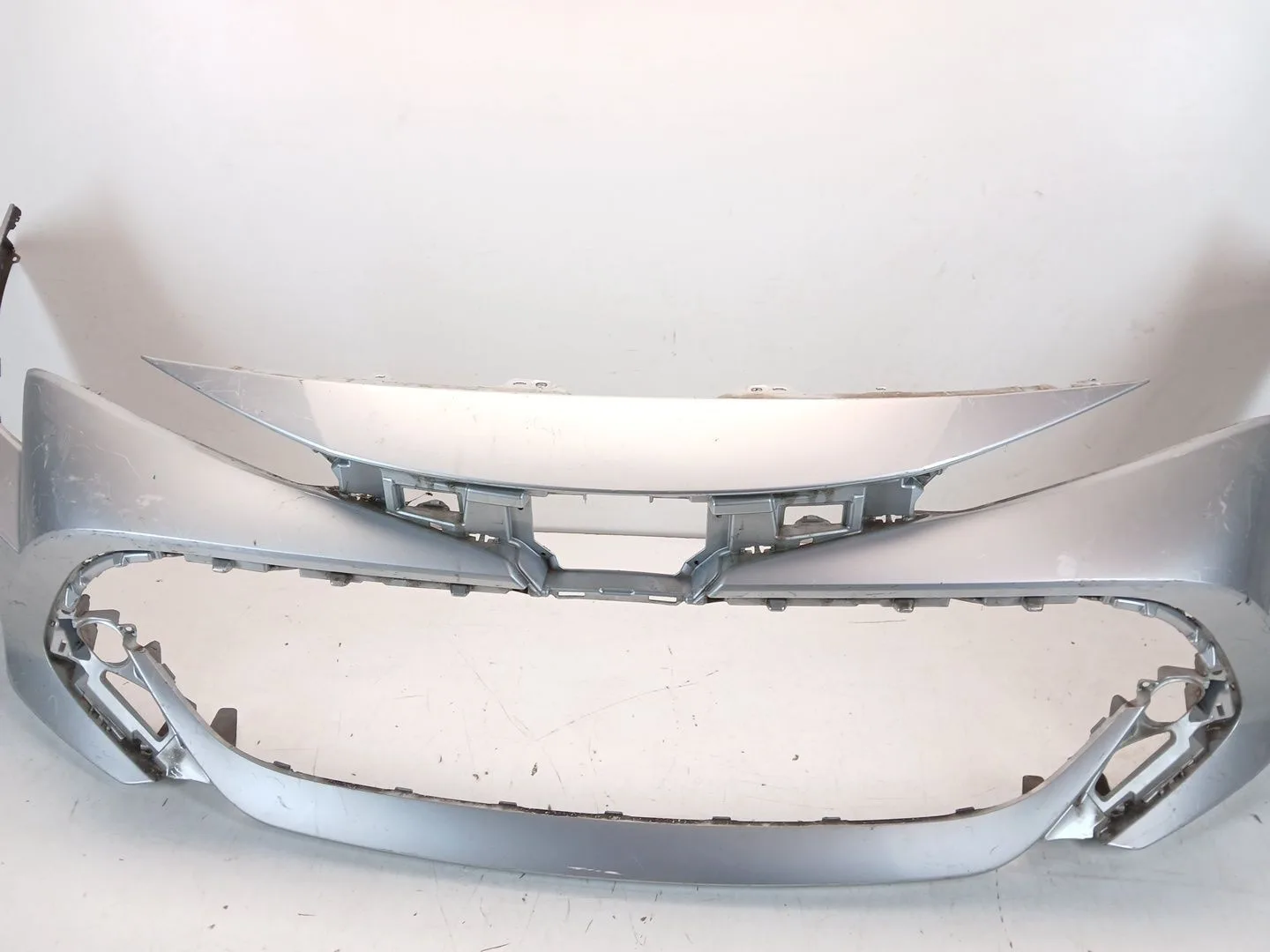 Paragolpes Delantero para Toyota Corolla (E21)