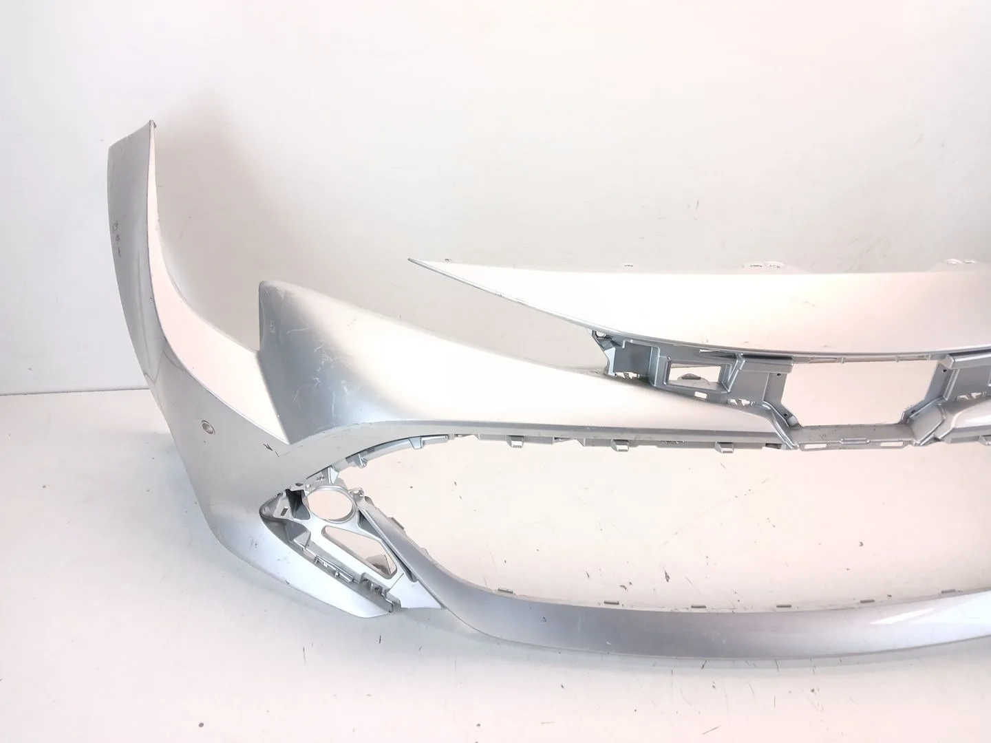 Paragolpes Delantero para Toyota Corolla (E21)