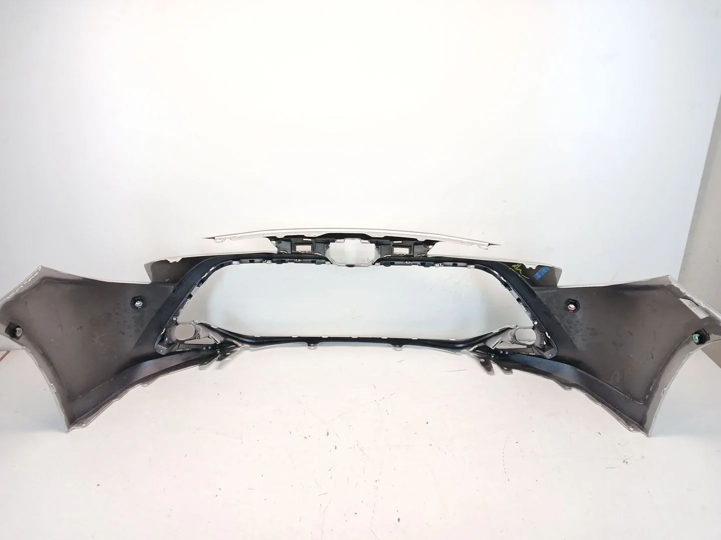 Paragolpes Delantero para Toyota Corolla (E21)
