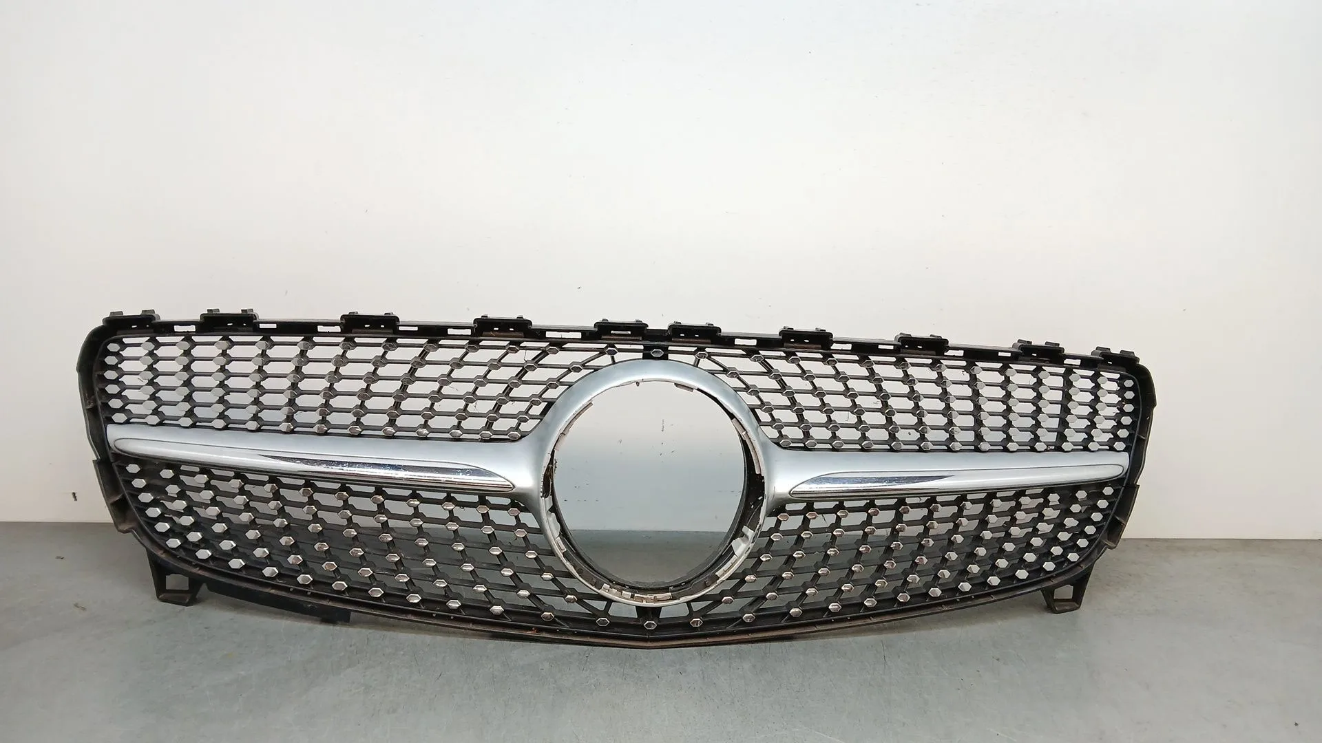 Rejilla Paragolpes Delantero para Mercedes-Benz Clase A (W176)