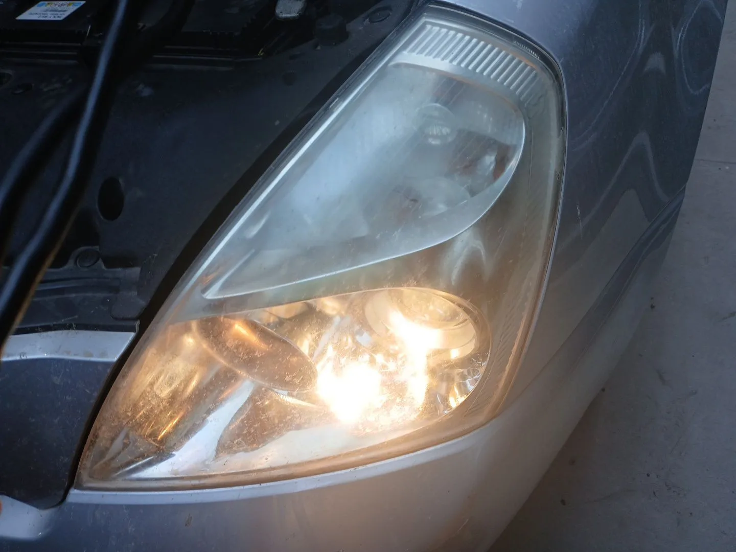 Faro Izquierdo para Kia Carnival / Grand Carnival Iii (Vq)