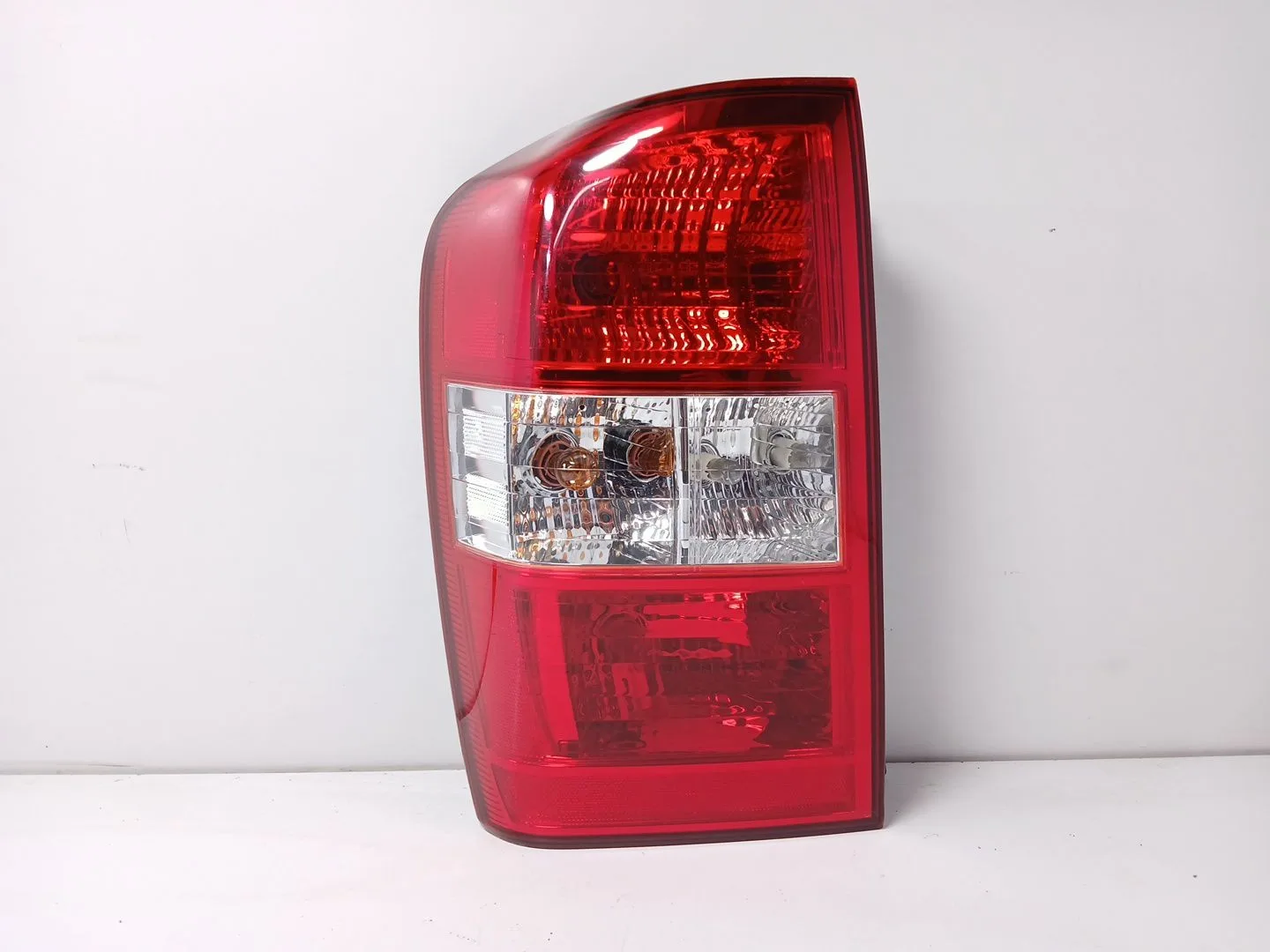 Piloto Trasero Izquierdo para Kia Carnival / Grand Carnival Iii (Vq)