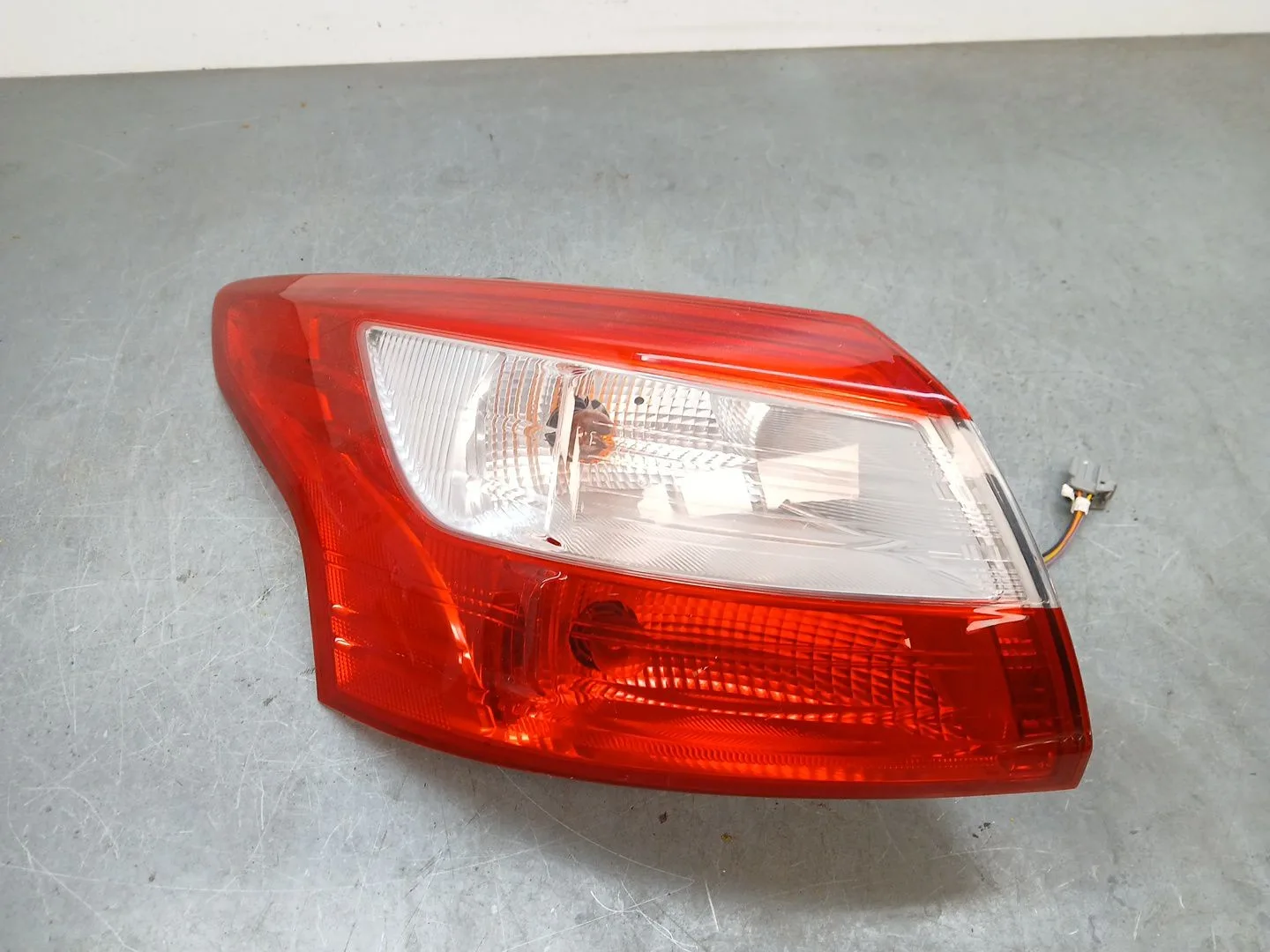 Piloto Trasero Izquierdo para Ford Focus Iii Sedan