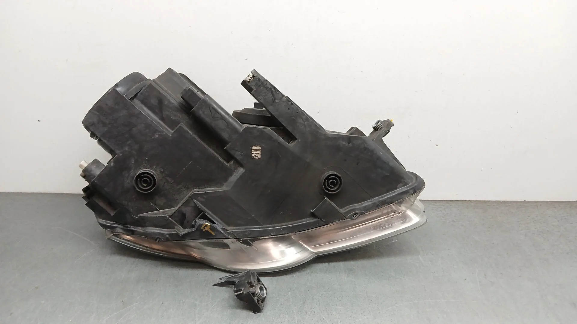 Faro Izquierdo para Volkswagen Passat B6 (3C2)