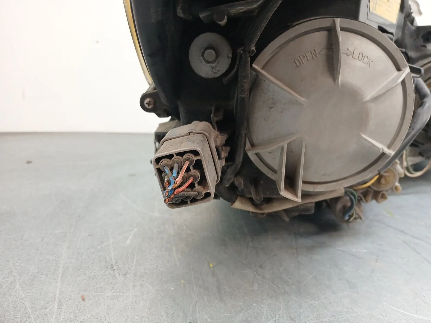 Faro Izquierdo para Subaru Legacy V (Bm)