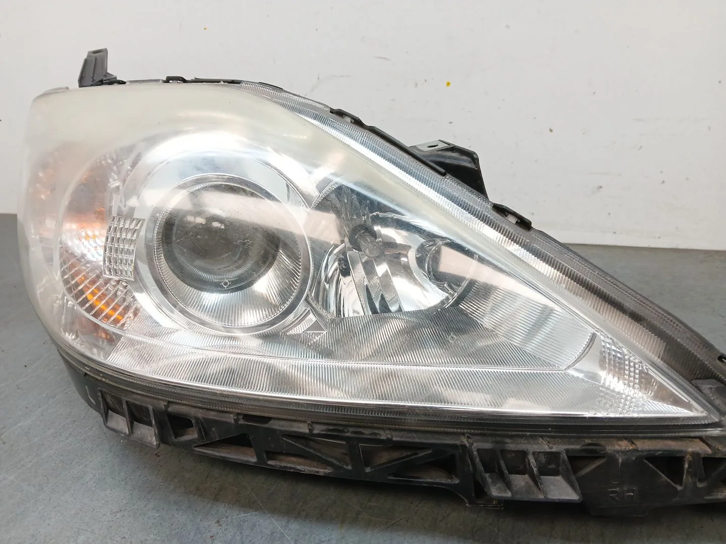 Faro Derecho para Mazda 5 Berl. (Cr)