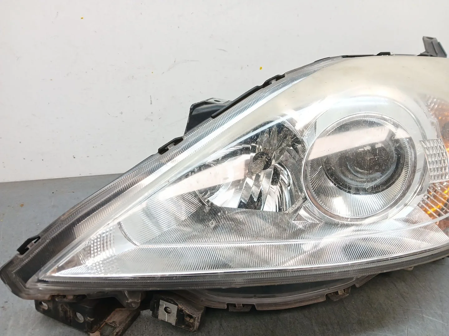 Faro Izquierdo para Mazda 5 Berl. (Cr)
