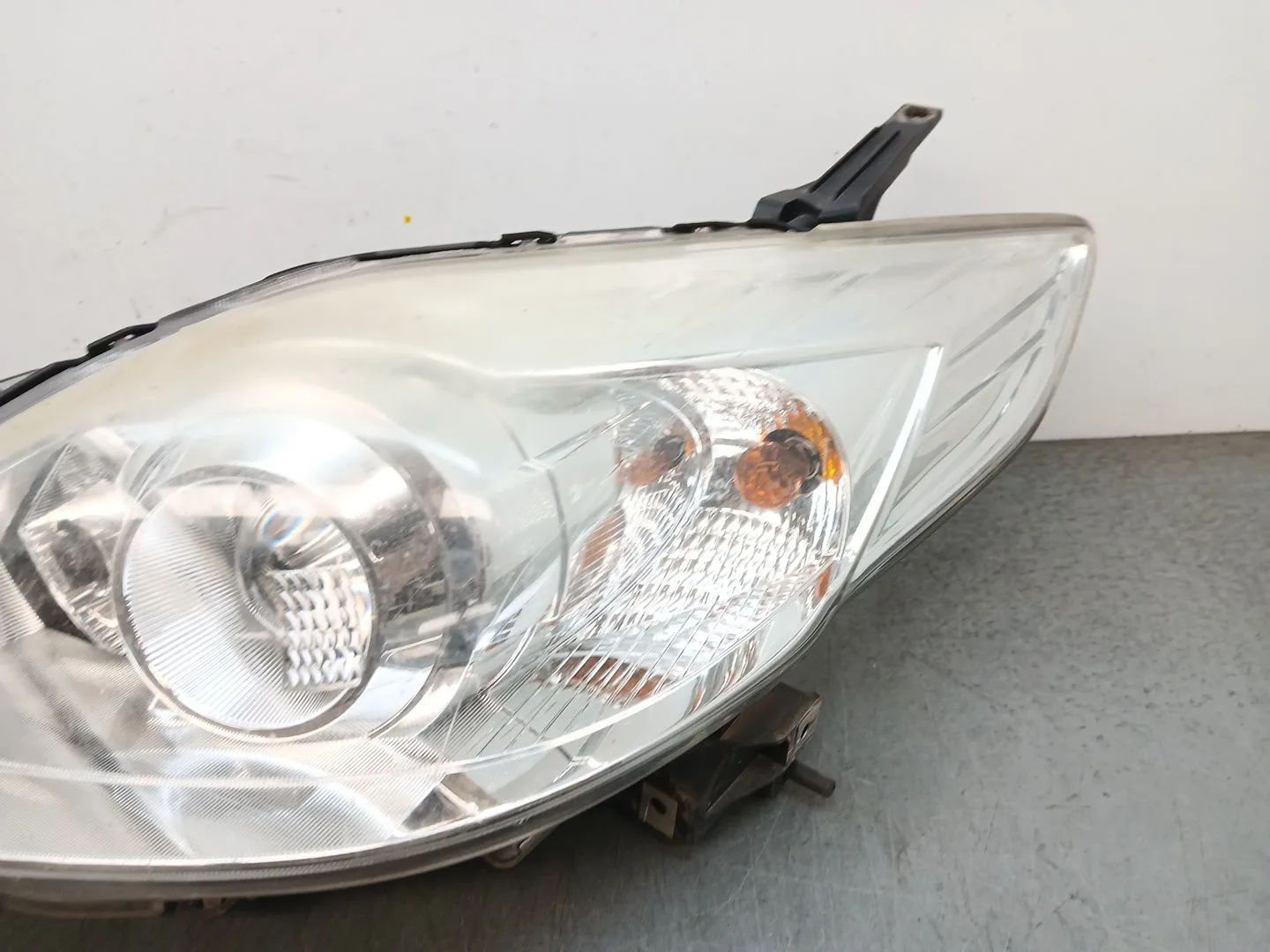 Faro Izquierdo para Mazda 5 Berl. (Cr)