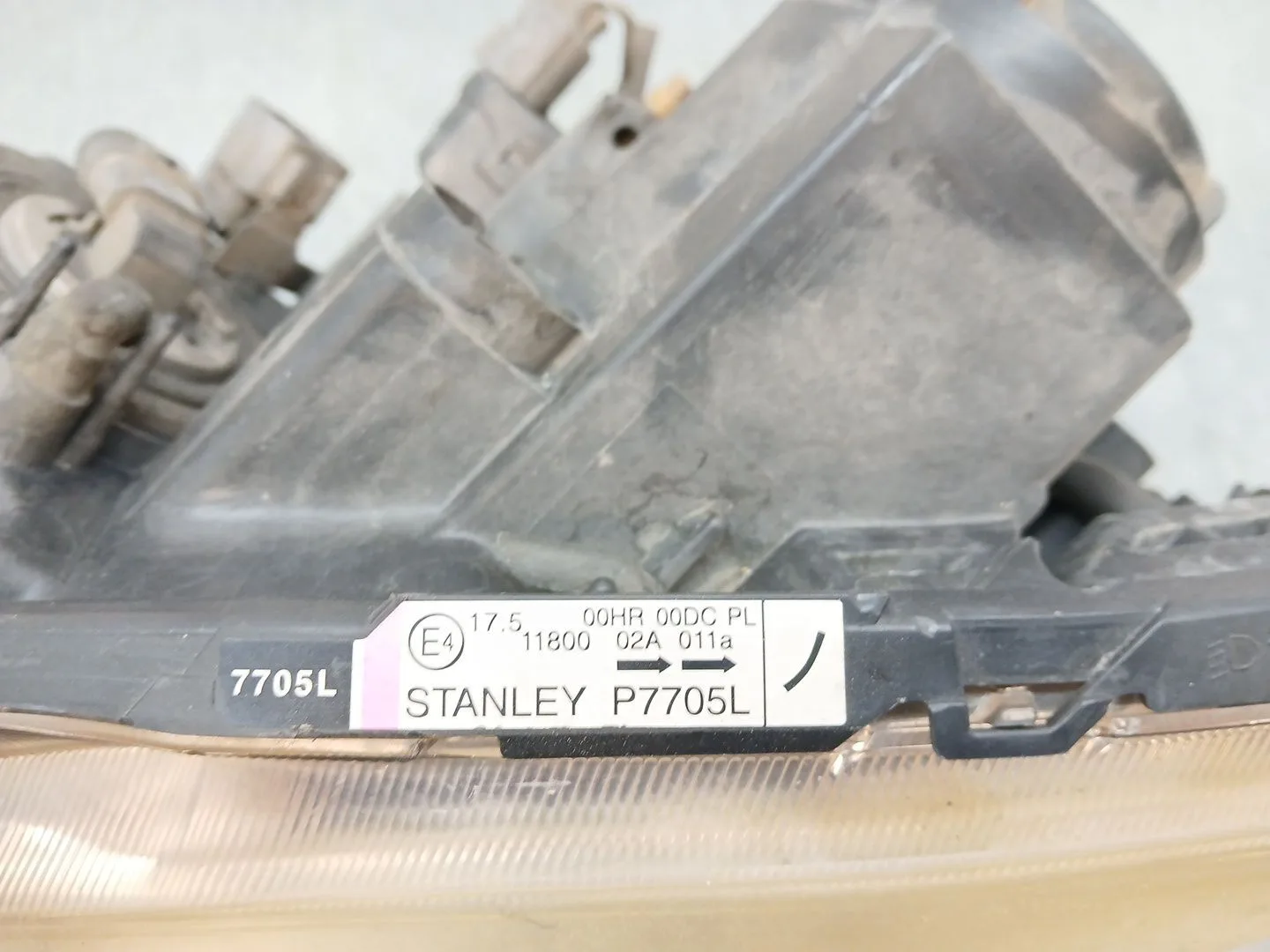 Faro Izquierdo para Mazda 5 Berl. (Cr)