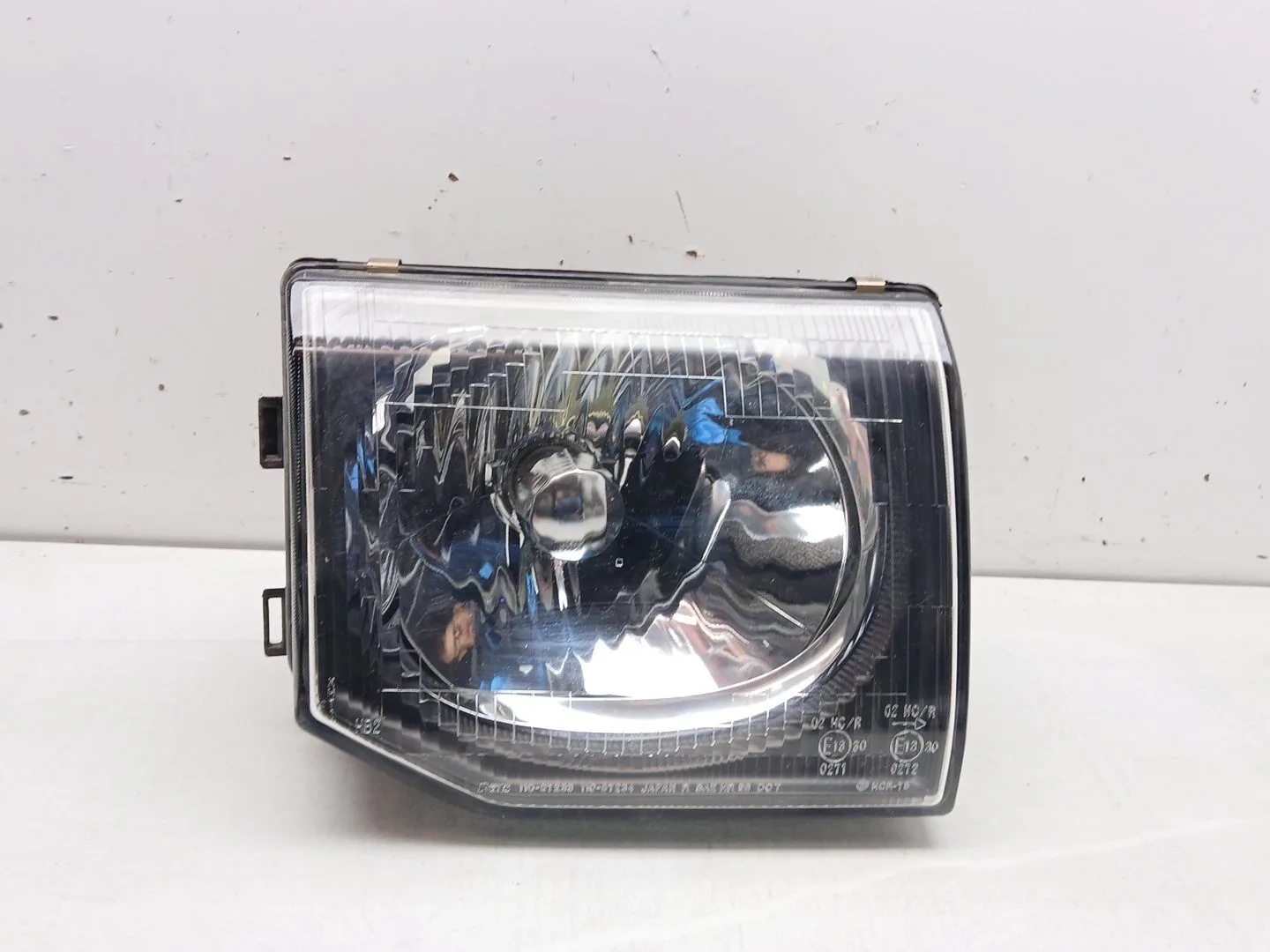 Faro Derecho para Mitsubishi Montero (V3_W, V2_W, V4_W, V5_W)