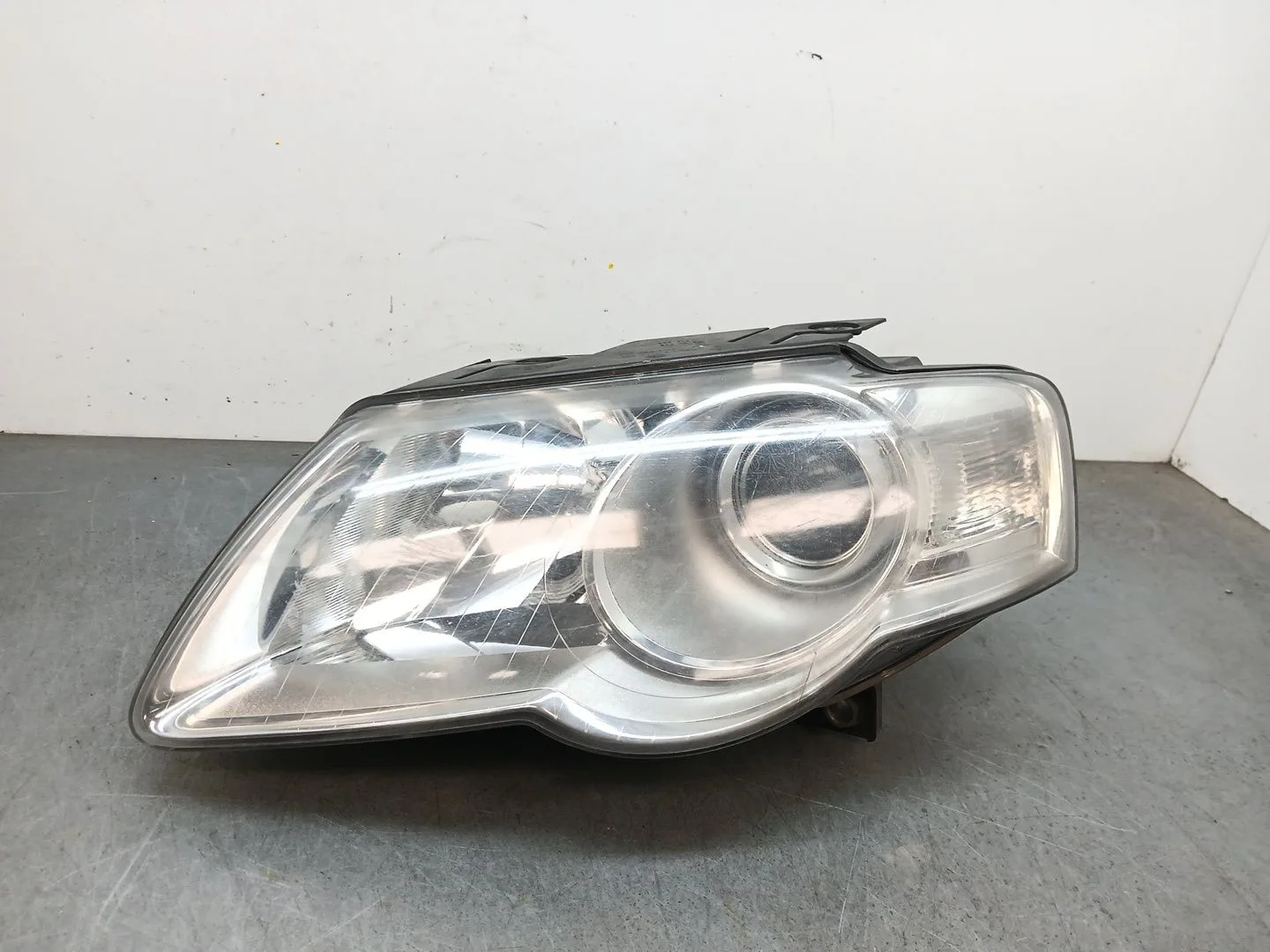 Faro Derecho para Volkswagen Passat B6 (3C2)