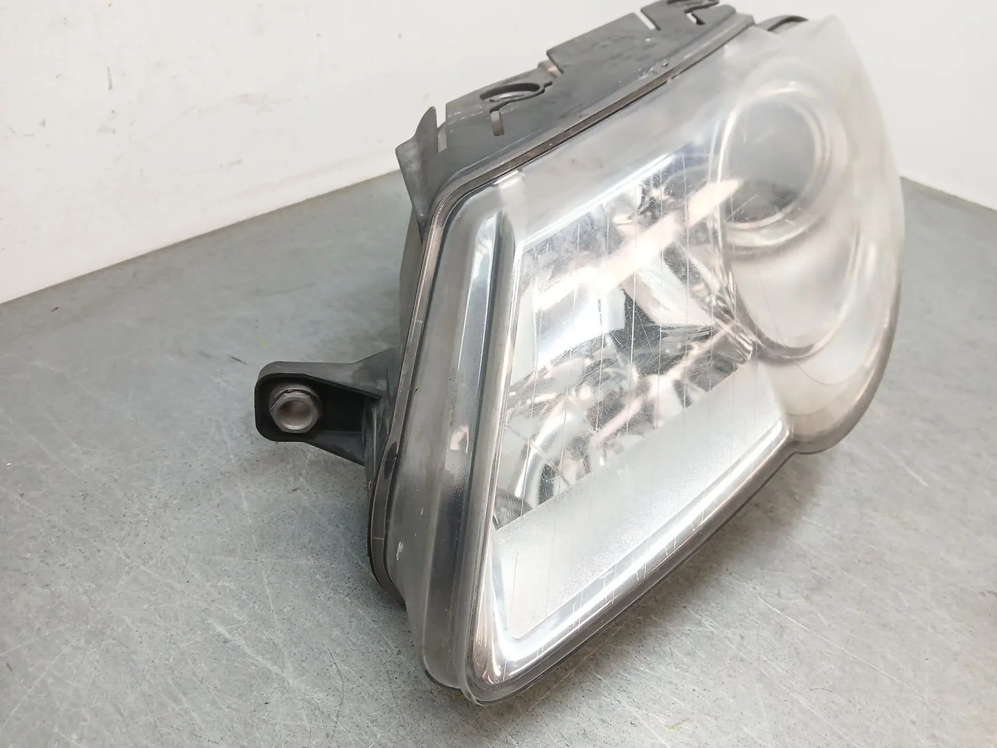 Faro Derecho para Volkswagen Passat B6 (3C2)