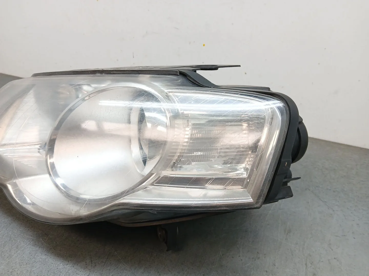 Faro Derecho para Volkswagen Passat B6 (3C2)