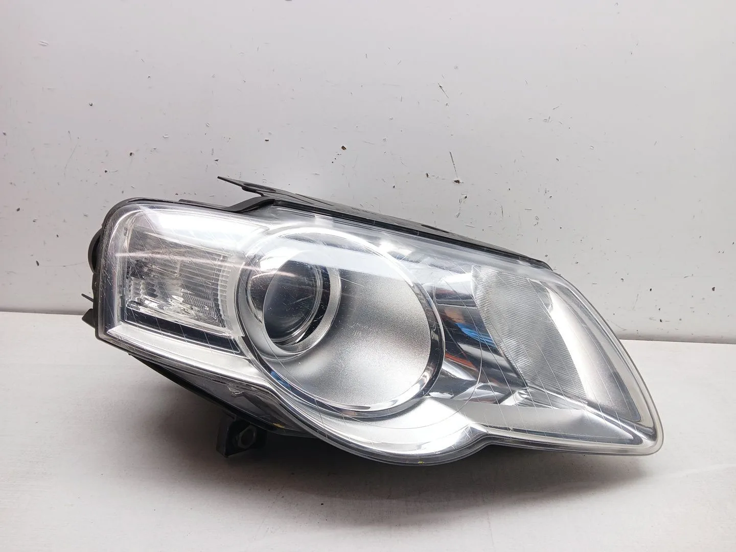 Faro Derecho para Volkswagen Passat B6 (3C2)