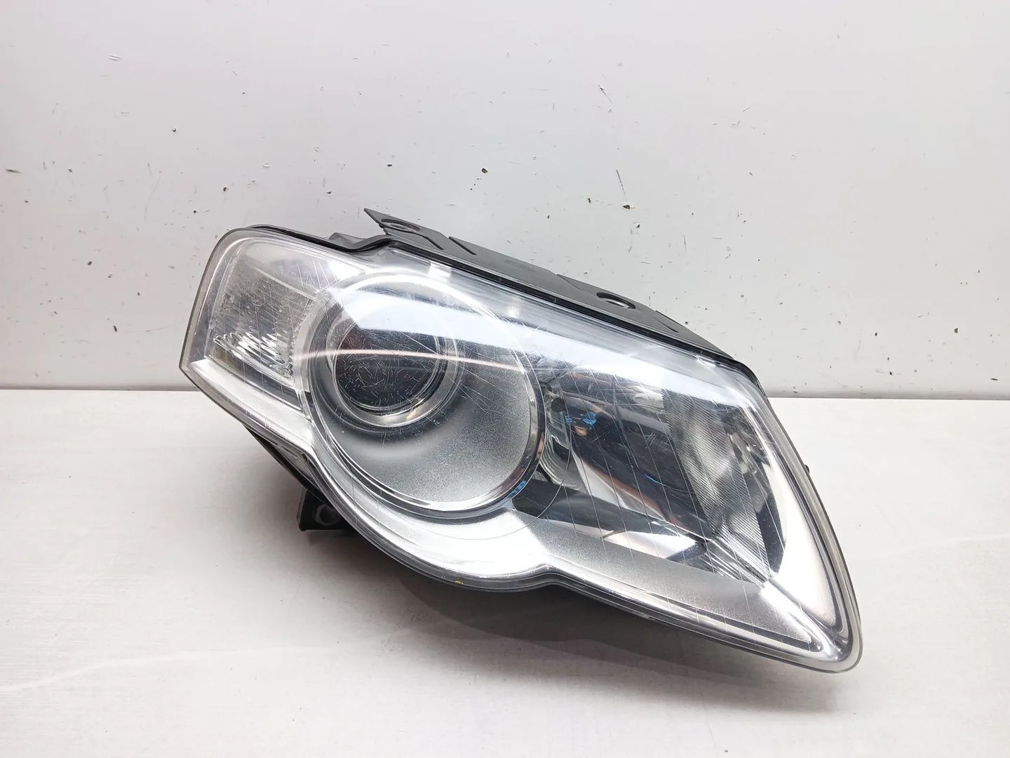 Faro Derecho para Volkswagen Passat B6 (3C2)