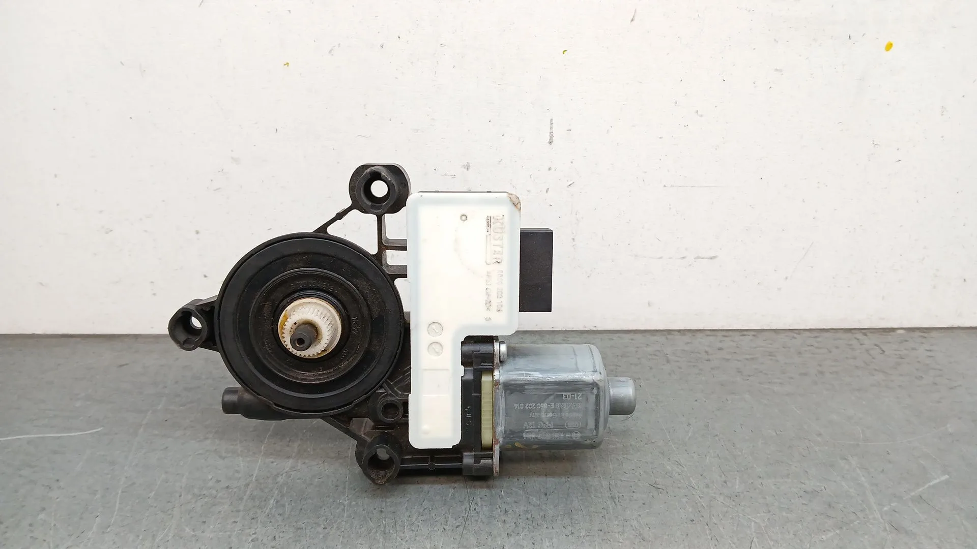 Motor Elevalunas Trasero Derecho para Volkswagen T-Roc (A11, D11)