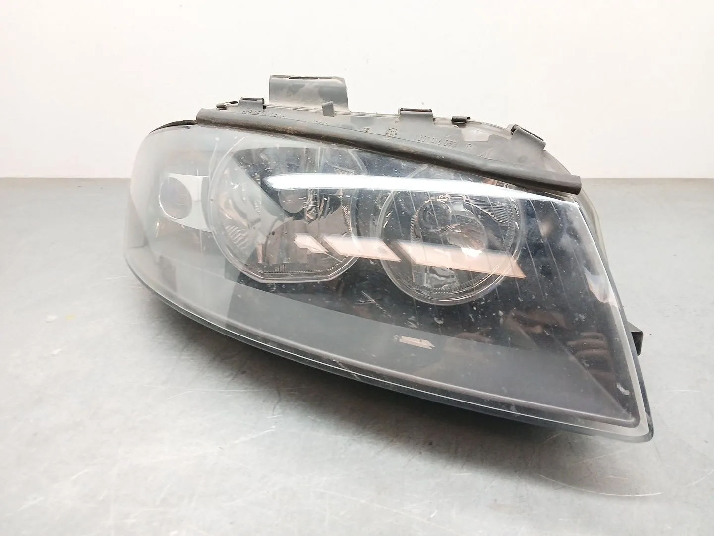 Faro Derecho para Audi A3 (8P1)