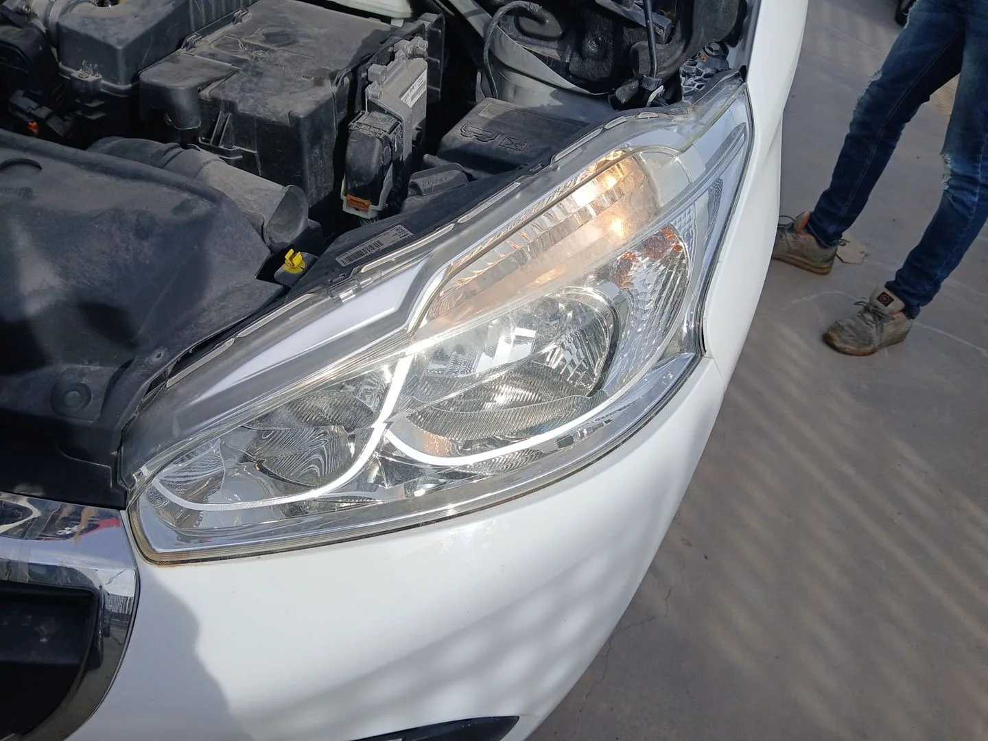 Faro Izquierdo para Peugeot 208 I (Ca_, Cc_)
