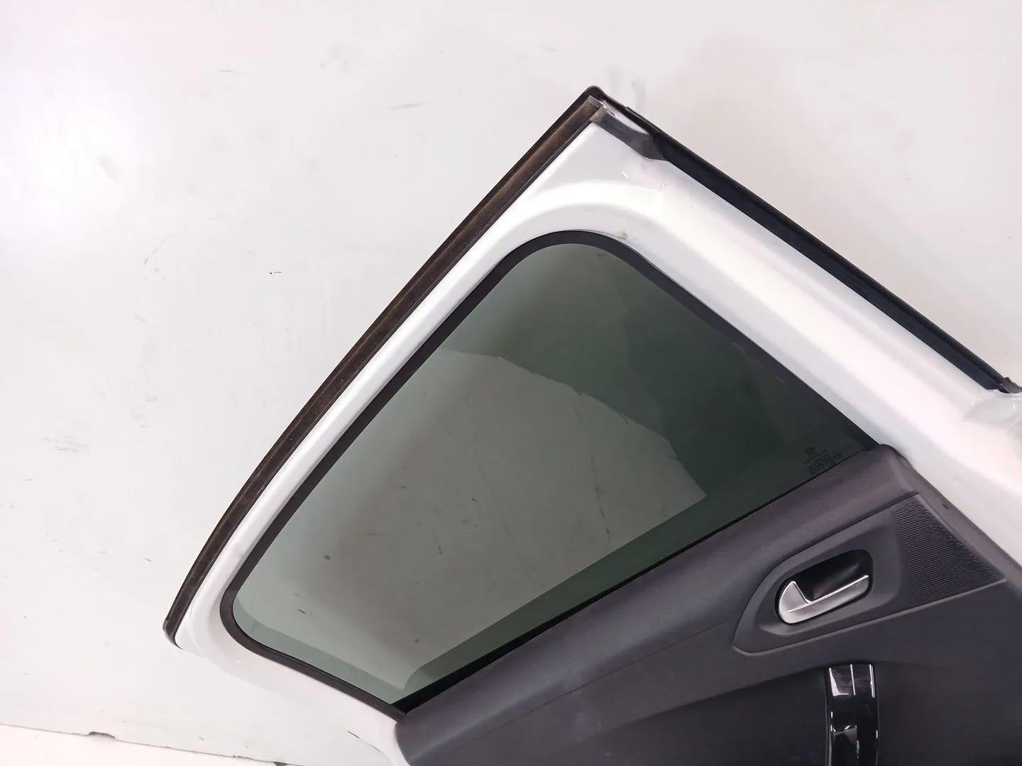 Puerta Trasera Izquierda para Peugeot 208 I (Ca_, Cc_)