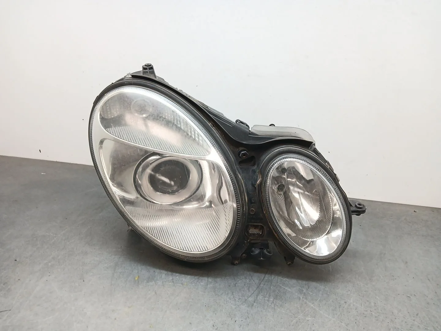 Faro Derecho para Mercedes-Benz Clase E (W211)