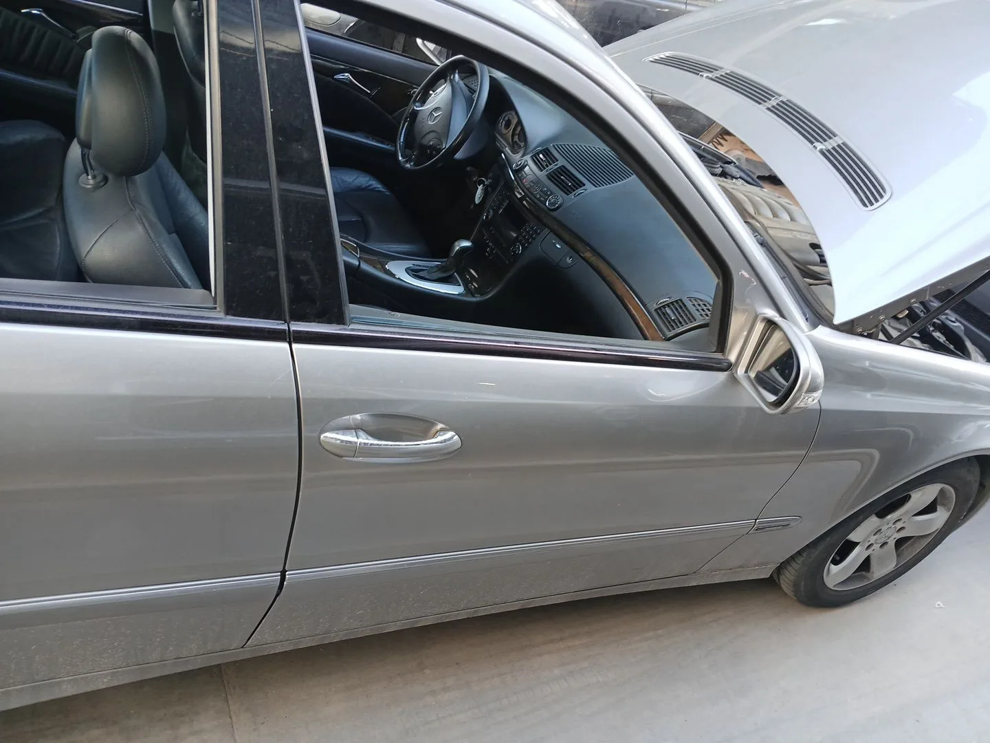 Puerta Delantera Derecha para Mercedes-Benz Clase E (W211)