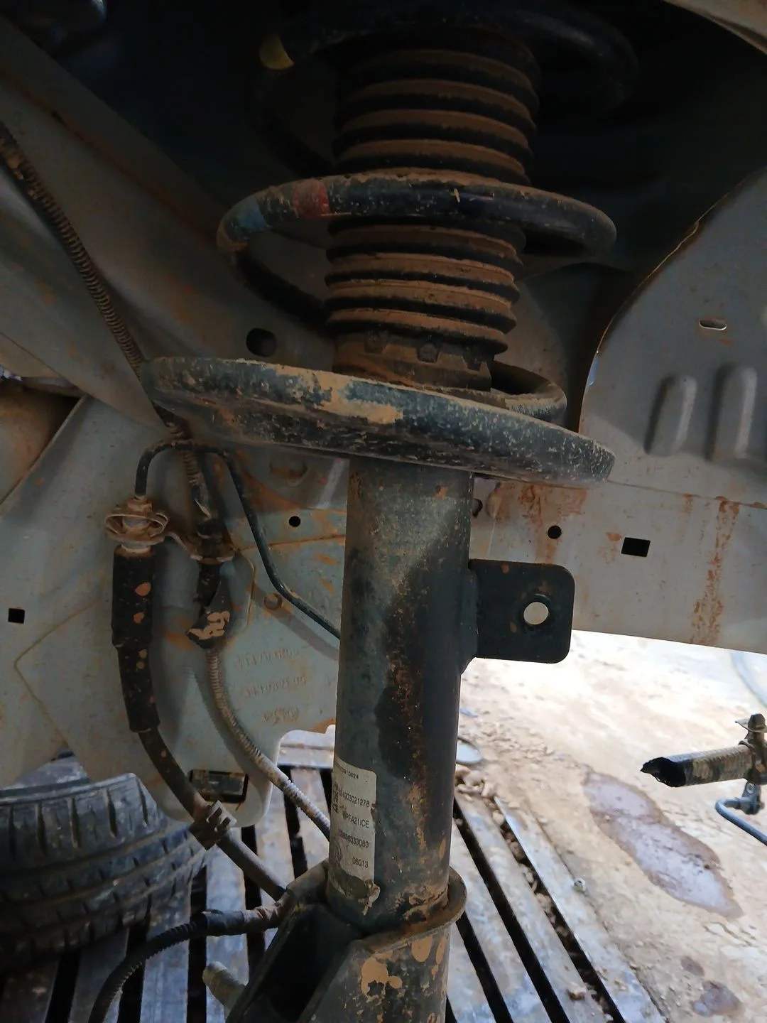 Amortiguador Delantero Derecho para Jeep Avenger