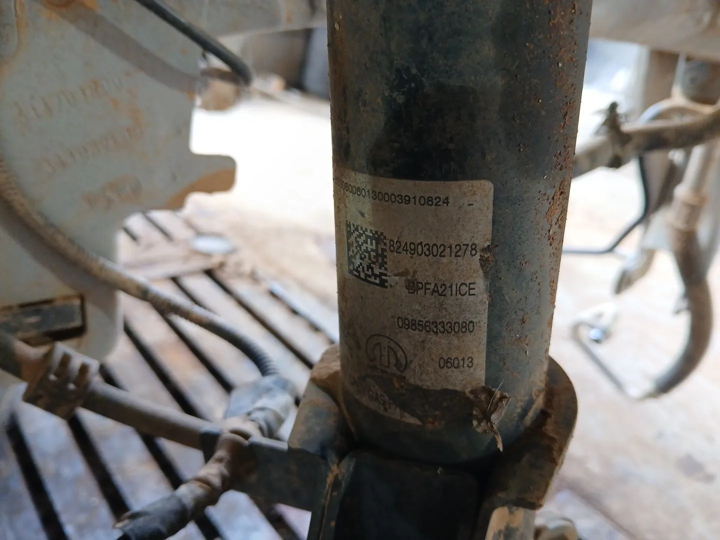 Amortiguador Delantero Derecho para Jeep Avenger